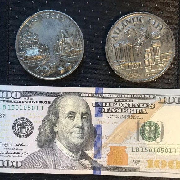 2 Golden Nugget Gambling Hall Las Vegas -Atlantic City Morgan Dollar Token Medal - Picture 1 of 2